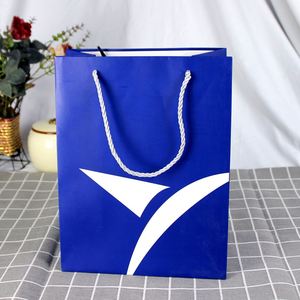 Bolsas de Regalo de Papel Reciclable de Primera Calidad Personalizadas, Diseño Personalizado, Precio Económico, Bolsa de Regalo para Compras con Asa - Product Image 1