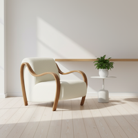 Fauteuil simple moderne avec accoudoirs en velours d'agneau crème pour mobilier de maison dans le salon et la chambre, style designer décontracté