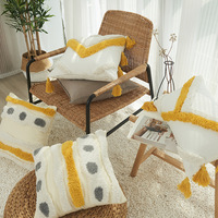 Housse de coussin décorative ethnique à rayures bohèmes pour la décoration de la maison avec pompon