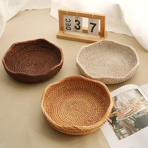 Großhandel Faltbarer Luxuriöser Vintage-Rattan-Obstkorb Weißes Geflochtenes Tablett für Couchtisch Esszimmer Aufbewahrung Obst - Product Image 1