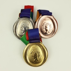 Médaille antique en argent gravée avec un nom, style vintage, récompense pour les réalisations, objets de collection, finition brillante, qualité supérieure, durable - Product Image 1