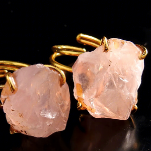 แหวนโรสควอตซ์ธรรมชาติแบบหยาบ ชุบทอง 14K ลวดทองแดงพันรอบ ปรับขนาดได้ แหวนหมั้น รับรองโดยบุคคลที่สาม สไตล์ลำลอง/สปอร์ต - Product Image 1