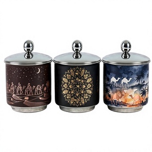 Boîte de rangement de luxe en métal marron imprimé Desert Caravan pour dattes et chocolats, avec couvercle à bouton argenté, pour la décoration du Ramadan - Product Image 2