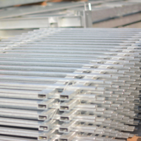 Structures de montage solaire galvanisées à chaud haute résistance, système de support de panneaux photovoltaïques, marque V-COATING pour les solutions d'énergie solaire