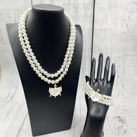 Collier avec pendentif emblème bouclier PHILO en perle de 10 mm, un cadeau pour les sœurs de sororité