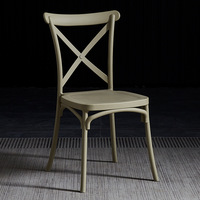 Chaise de salle à manger empilable en plastique PP de luxe moderne personnalisé X Back chaise pour la maison Banquets Hôtels Fêtes Événements de mariage