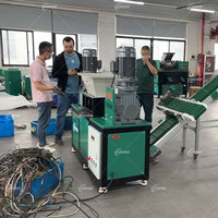 Ligne de production personnalisée pour le recyclage des câbles usagés, machine de granulation de fil de cuivre Gomine avec pré-déchiqueteur et convoyeur d'alimentation