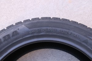 Pneu radial HAIDA HD617 185/60R15 195/65R15 résistant au froid hivernal, design à rainures fines, dégagement rapide de la neige, utilisation sûre pour les voitures familiales - Product Image 5