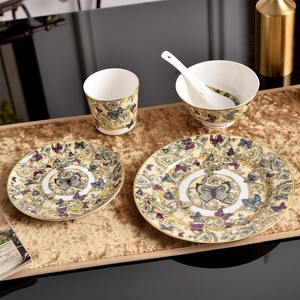Meilleures ventes : Ensemble de vaisselle en porcelaine fine de style occidental, 58 pièces, avec des motifs de papillons dorés, assiettes de luxe - Product Image 4