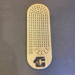 Ensemble <span class=keywords><strong>de</strong></span> <span class=keywords><strong>jeu</strong></span> <span class=keywords><strong>de</strong></span> société Jackaroo Cribbage Board <span class=keywords><strong>2</strong></span> <span class=keywords><strong>joueurs</strong></span> Design avec 120 trous Personnalisable Travel Cribbage Board - Product Image 1