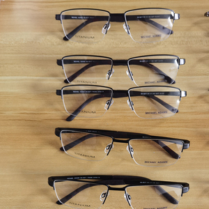 Liquidation des stocks d'usine Monture de <span class=keywords><strong>lunettes</strong></span> optiques en titane pur Monture optique en titane bon marché avec nom de marque - Product Image 5