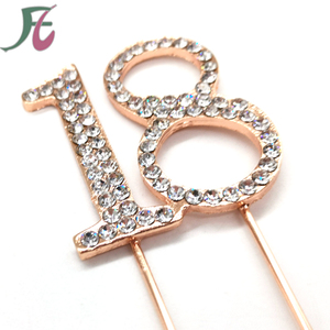 Fábrica de China, venta al por mayor, suministros para fiestas, decoración de pasteles, chapado en oro rosa, diamantes de imitación transparentes brillantes, <span class=keywords><strong>número</strong></span> <span class=keywords><strong>18</strong></span>, decoración para pasteles - Product Image 2