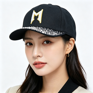 Gorra de béisbol unisex de mezclilla negra con pedrería, adornos brillantes, bordado de letra M en relieve y cristales brillantes, gorra de sol para fiesta - Product Image 1
