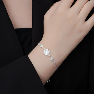 Bracelet en acier inoxydable à motif crocodile haut de gamme, vente chaude, géométrique, en acier titane, germanium, unique et élégant - Product Image 2