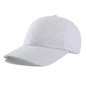 قبعة بيسبول بـ 6 ألواح مسطحة رياضية من قماش الدوبي، خفيفة وشبكية للصيف، سريعة الجفاف وقابلة للتنفس، قبعة شمس للجولف والتنس والجري والمشي لمسافات طويلة والتخييم - Product Image 2