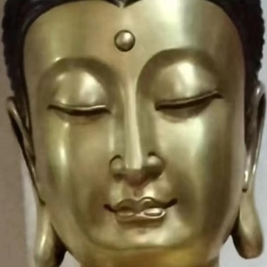 Escultura de Buda Moderna Personalizada en Bronce Chapado en Oro, Fabricación OEM/ODM, Fundida a Mano, Decoración para Exteriores, Templos, Monasterios y Paisajes - Product Image 4