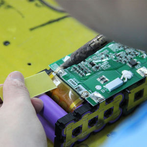 <span class=keywords><strong>Kit</strong></span> d'énergie <span class=keywords><strong>solaire</strong></span> hors réseau Zemu ZM-H90S100-N 100W 90Ah avec conception étanche IP67 pour caméras de sécurité et appareils IoT - Product Image 3