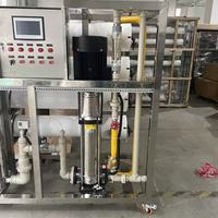 Unité compacte industrielle de traitement d'eau par osmose inverse (RO) 4000 LPH 4 T/H en acier inoxydable pour ligne d'embouteillage d'eau propre