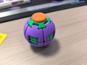 Spinner de Plástico con Bola Giratoria, Juguete Antiestrés Portátil para Aliviar la Ansiedad en Niños y Adultos - Product Image 6