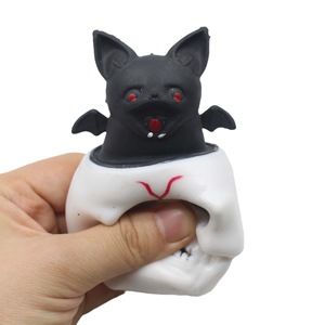 Nueva Taza con Forma de Cabeza de Calavera, Novedosa y Creativa, Gadget Antiestrés para Bromas y Desahogo - Product Image 5