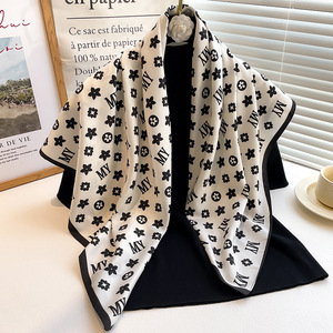 Nouveau châle carré <span class=keywords><strong>en</strong></span> <span class=keywords><strong>soie</strong></span> twill imprimée personnalisée 90x90cm <span class=keywords><strong>en</strong></span> maille, collection 2025 - Product Image 4