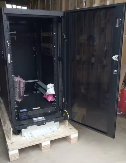 FusionModule 500 24U Integrates Monitoring Management Cooling Cabling Power Supply Distribution ALL-IN-ONE Cabinet