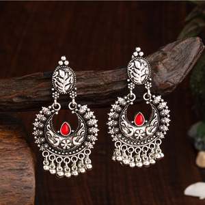 Oeuvre conçue en forme de Chand Bali plaqué argent oxydé avec produit en vrac de boucle d'oreille Jhumka antique - Product Image 3