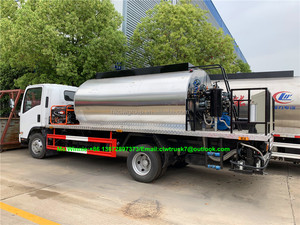 Distributeur d'asphalte pour camion léger de 6000 L avec réservoir chauffant compact et pompe de pulvérisation pour travaux sur routes urbaines et parkings - Product Image 2