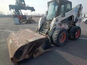 Mini chargeur de direction Bobcatt S300 d'occasion de bonne qualité à vendre avec accessoire - Product Image 2