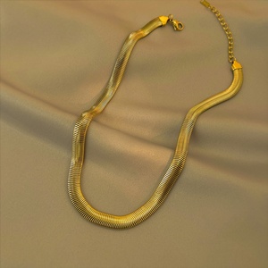 Collar de cadena de serpiente <span class=keywords><strong>suave</strong></span> y gruesa con perlas, de alta calidad, nuevo modelo 2021, para mujer, con baño electrolítico, estilo europeo americano - Product Image 1
