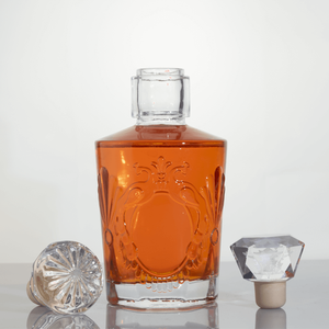 Botellas de vidrio al mejor <span class=keywords><strong>precio</strong></span> Botella de licor con patrones de alivio exquisitos <span class=keywords><strong>Tequila</strong></span> Whisky Brandy Vodka RUM JIN 500ml - Product Image 1