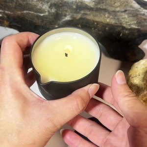 Vente en gros de bougies de <span class=keywords><strong>massage</strong></span> corporel biologiques nordiques de luxe faites à la main en cire de noix de coco parfumée pour les mariages et la Saint-Valentin - Product Image 2