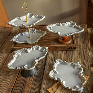 Plateau à gâteau au design unique et de forme spéciale, plateau à fruits et en-cas en bois, plateau à en-cas en céramique décoratif - Product Image 1