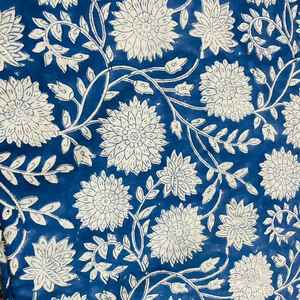 Ensemble de pyjama en coton léger imprimé à la main pour femmes, tissu doux et respirant, idéal pour se détendre, dormir et porter au quotidien - Product Image 4