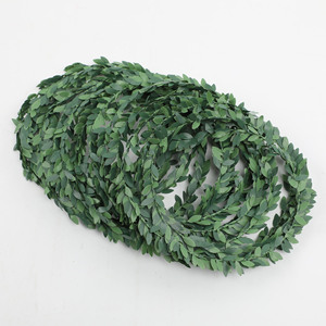 Guanyi Guirnalda de alambre con enredaderas verdes artificiales para decoraciones y coronas DIY, 10 pies de longitud - Product Image 1