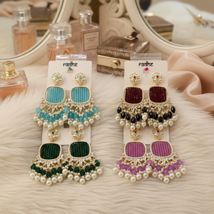 Pendientes colgantes chapados en oro con piedras Kundan y cuentas de Jewelemarket, accesorio de moda - Product Image 3