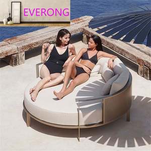 Meubles d'extérieur en alliage d'aluminium <span class=keywords><strong>de</strong></span> luxe léger <span class=keywords><strong>de</strong></span> haute qualité Canapé Lit rond Mobile Créatif Chaise <span class=keywords><strong>de</strong></span> <span class=keywords><strong>plage</strong></span> Villa Piscine - Product Image 1