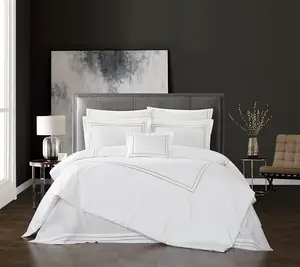 Set piumino in cotone da 4 pezzi bianco solido con biancheria da letto per la collezione di Hotel con bordo ricamato a doppia striscia e include risme Dec
