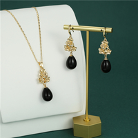 Nouvel ensemble de colliers pendentifs en perles en gros, bijoux en alliage plaqué or 14 carats de Chine, pour cadeaux de fiançailles et fêtes, style hawaïen