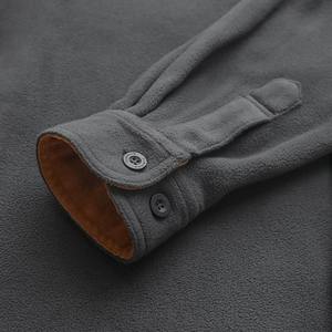 <span class=keywords><strong>Camicia</strong></span> da uomo d'affari antirughe <span class=keywords><strong>giacca</strong></span> con tasche sul petto in pile di colore solido <span class=keywords><strong>camicia</strong></span> di flanella grigio scuro - Product Image 5