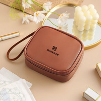Logo personnalisé d'usine nouvelle couleur unie petit rouge à lèvres sac de rangement Mini PU cuir maquillage cosmétique pochette Portable fermeture éclair échantillon gratuit