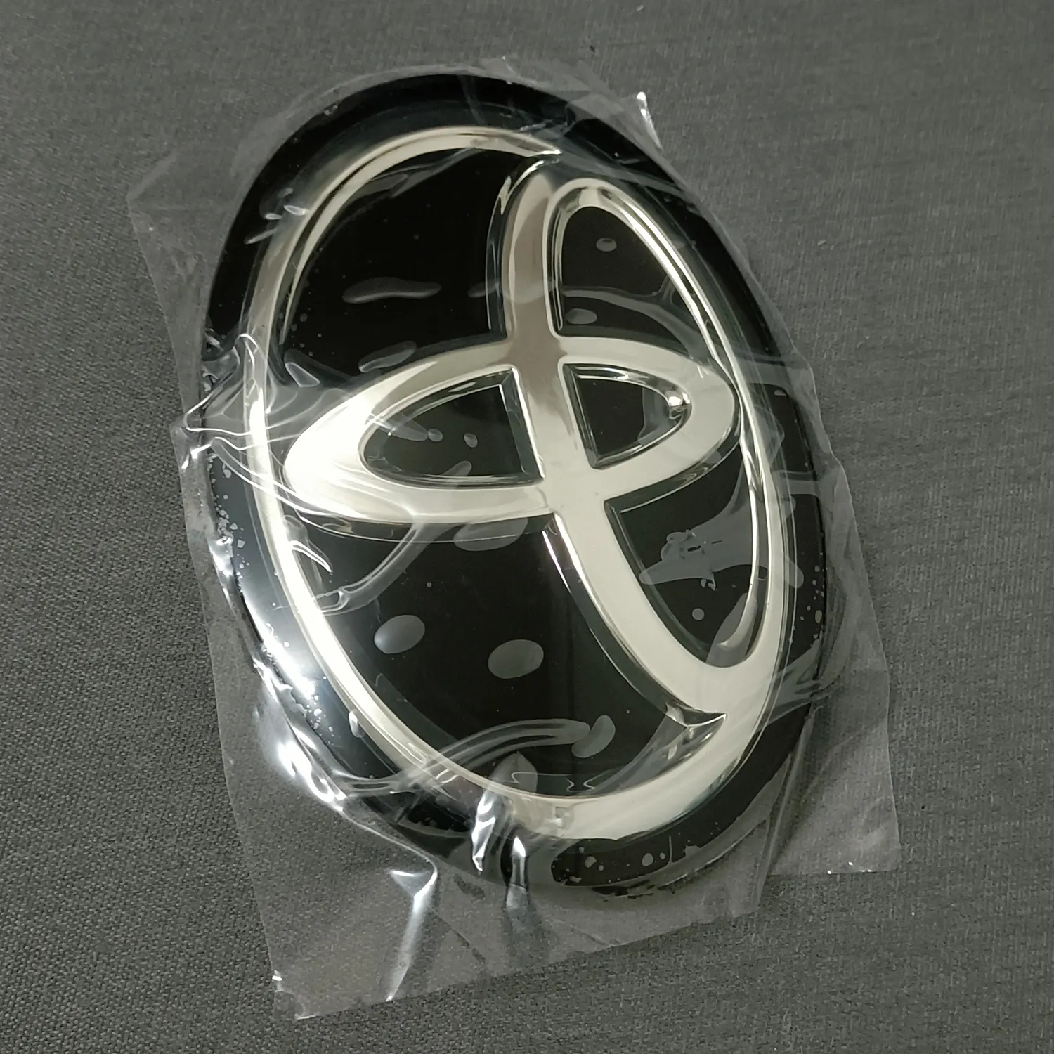 Emblema aplicável para TOYOTA Coralla17-19 RAV4 AVALON15-18 53141-0R020 C-HR17-19 53141-42020 53141-47030