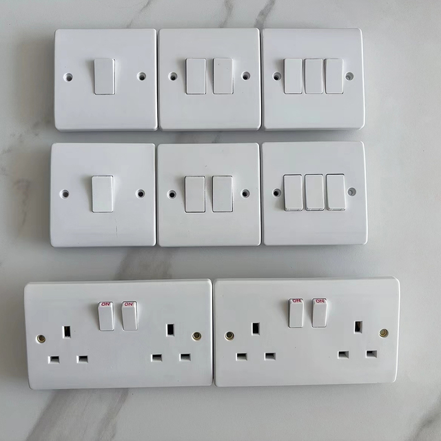 Manufacturer British Standard Bakelite Material 13A 2 Gang Electrical Wall Switch and Socket Free SDK Twin Socket 15A