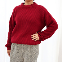 Vente en gros sur mesure hiver joyeux lettre brodée col haut pull tricoté femmes pull de Noël
