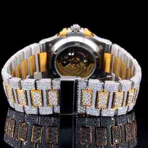 Montre classique en acier inoxydable avec détails glacés élégants, mouvement à quartz durable, design élégant - Product Image 6