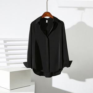 Chemisier professionnel élégant en satin <span class=keywords><strong>rouge</strong></span> haut de gamme pour <span class=keywords><strong>femme</strong></span>, à manches longues, infroissable, idéal pour le bureau, nouvelle collection printemps-automne - Product Image 1