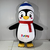 Costume de Mascotte Gonflable Pingouin avec Chapeau et Écharpe Rouge – Déguisement de Personnage Ambulant pour Événements, Fêtes et Spectacles