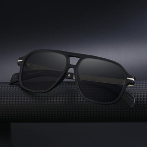 Lunettes de soleil polarisées carrées pour hommes ZS-7104P, protection UV400, monture PC, verres TAC, noires, style rétro, double pont - Product Image 1