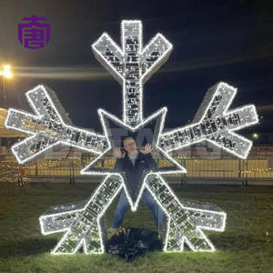 Iluminación decorativa personalizable con diseño de copo de nieve 3D, impermeable IP65, para interiores y exteriores, para exhibiciones navideñas y festivales de invierno. - Product Image 2