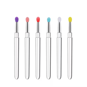 Pinceau à lèvres en silicone anti-poussière avec couvercle, pinceau de maquillage multi-usages, outil de beauté portable, à usage unique, facile à nettoyer - Product Image 5